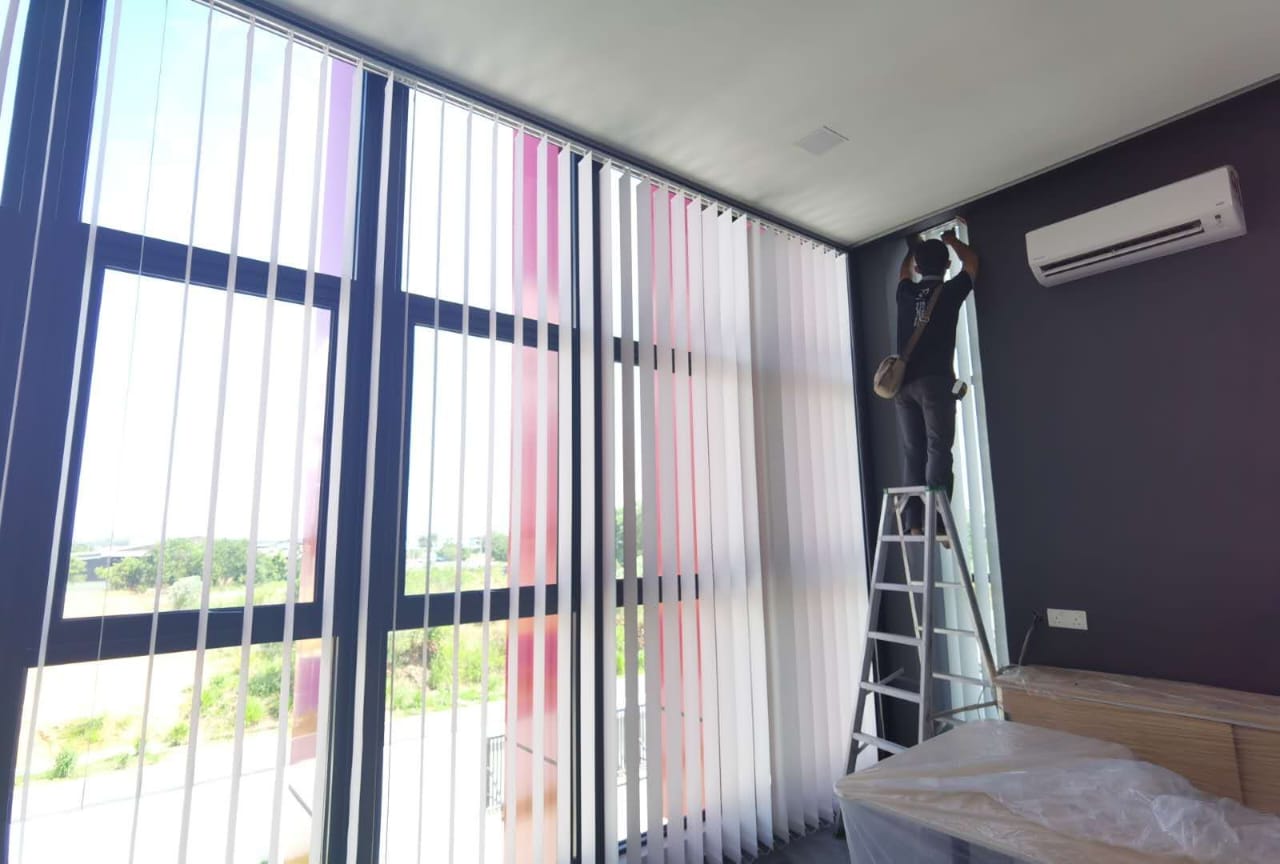 VERTICAL BLINDS